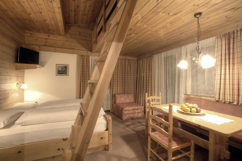 Hotel Ciasa Ai Pini San Cassiano  Room photo